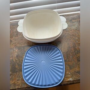Tupperware 10 Cup 2.4 L White bowl With Blue Lid